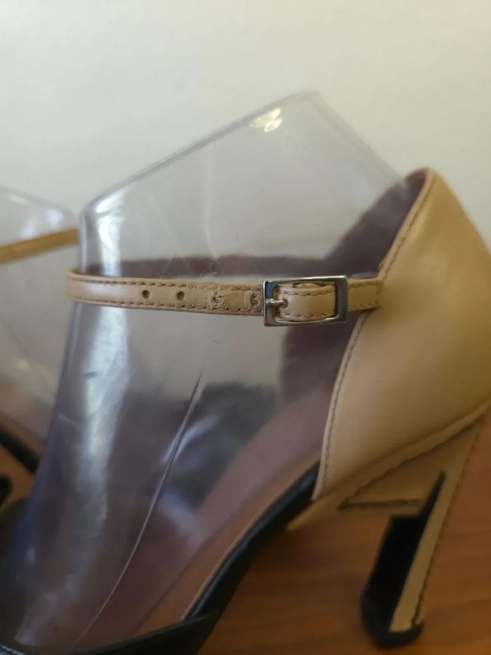 MARNI Two-Tone Black & Beige Leather Heels w/ Bow Detail Sz 36.5 - Made In Italy